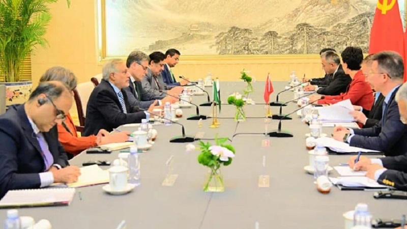 چین پہنچے پاکستانی وزیر خارجہ کی سعودی عرب، یو اے ای اور مصر کے وزرائے خارجہ سے ٹیلی فونی گفتگو