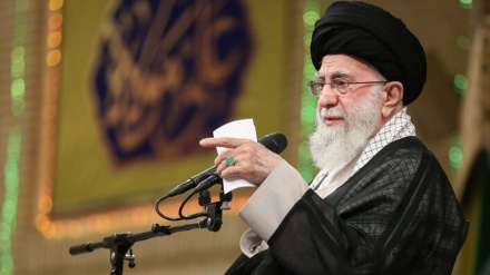 د انقلاب رهبر سره د ۱۲ورځنۍ جګړې د شهیدانو د کورنۍ لیدنه