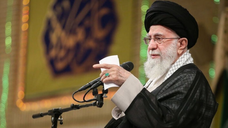 د انقلاب رهبر سره د ۱۲ورځنۍ جګړې د شهیدانو د کورنۍ لیدنه