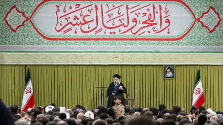 Hevdîtina çîn û qatên cûrbicûr ên xelkê digel Rêberê mezin ê Şoreşa Îslamî 