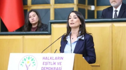 Hevseroka DEM Partîyê: Nabe meseleya kurdan daynin nav kevana terorê da