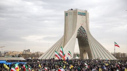 رۆژێک بۆ هاوپشتی نیشتمانیی ، تاران لە وێنەی کامێراکاندا