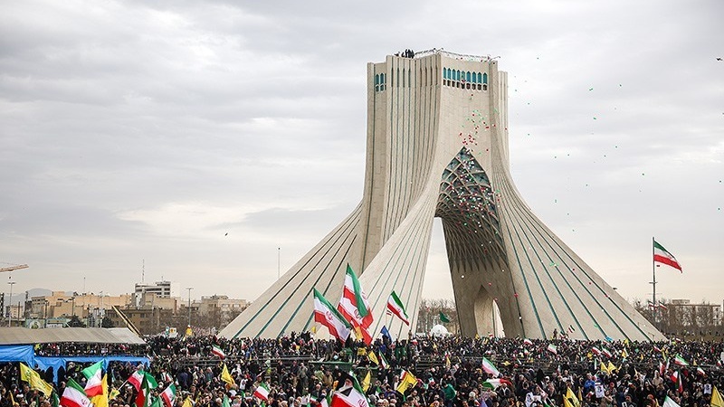 رۆژێک بۆ هاوپشتی نیشتمانیی ، تاران لە وێنەی کامێراکاندا