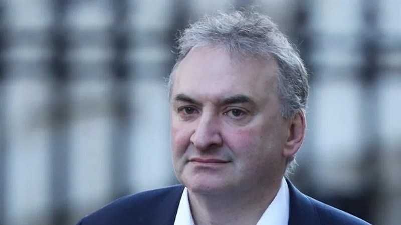  ڕیسواییەکەی ئاپستین ئێستایش هەر لە ئینگلیز قوربانی دەخاتەوە