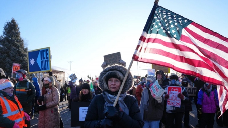 مہاجرین کریک ڈاؤن کے خلاف امریکا بھر میں احتجاج، اسکول اور کاروبار متاثر
