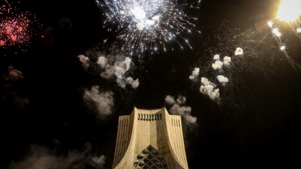 ایران کے اسلامی انقلاب کی 47ویں سالگرہ، منگل کی رات کو ملک بھر میں شاندار آتش بازی