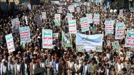 Xwepêşandana gel li Yemenê li ber balyozxana Amerîkayê