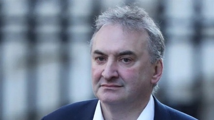 Riswatiya Epstîn li Îngilîstanê berdewam e, karbidestek din îstifa kir 