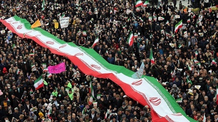 Meşa Yewmullaha 22`ê Behmenê bi beşdariya girseya gel li Tehranê û seranserê welêt hat lidarxistin