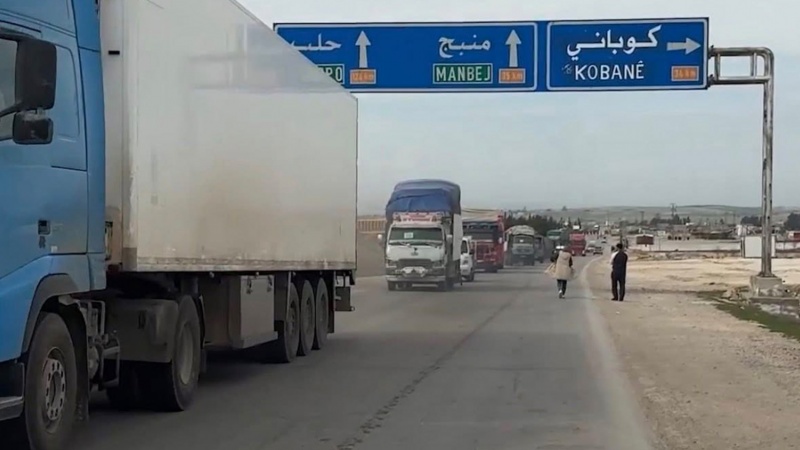 Şandeke Xaça Sor a Navdewletî li gel alîkariyan gihîşt Kobaniya dorpêçkirî