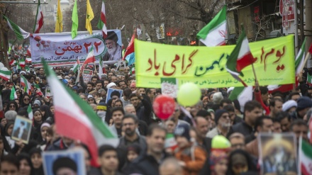 بەشداری ملوێنان ئێرانی لە جەژنی شۆڕشی ئیسلامی- کرماشان