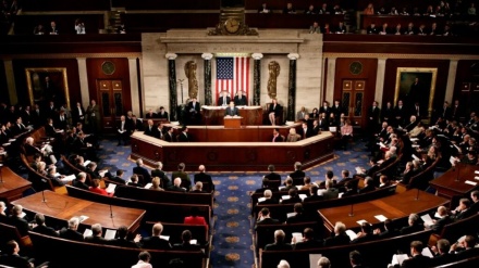 شەپۆلی تازەی نارەزایەتیی دەربڕینی یاسادانەرانی ئەمریکی بە شەڕخوازیی ترەمپ دژی ئێران