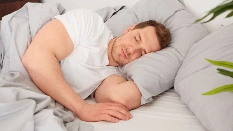 چۆن بە ئاسانی خەوم لێبکەوێت؟