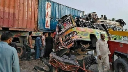 پاکستان: صوبۂ سندھ میں روڈ ایکسیڈنٹ، 11 افراد جاں بحق متعدد زخمی