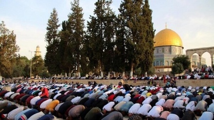 نوێژی هەینیی١٠٠هەزار کەسیی فەلەستینیەکان لە مزگەوتی ئەقسا