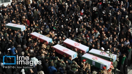 ایک زخمی جو ایران کے دل پر لگا ہے،  165 زمینی فرشتوں کا آخری دیدار