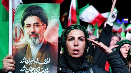 Oproštaj stanovnika Teherana od šehida s razarača Dena