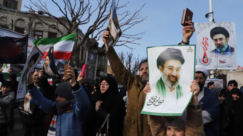 Hiljade ljudi u Tabrizu daju prisegu novom lideru Islamske revolucije, ajatolahu Modžtabi Hameneiju, 11. marta 2026.