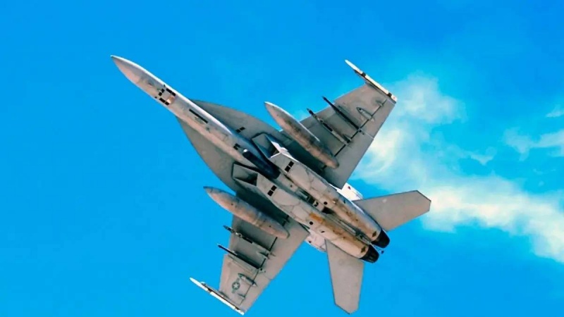 Jedan avion F-18 američke vojske pogođen preciznim udarom