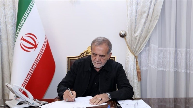 ایران کے صدر کا پیغام: بحریہ کے کمانڈر تنگسیری کی شہادت پر خراج عقیدت