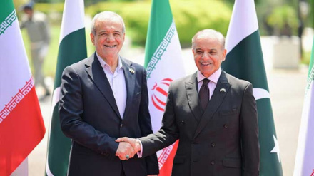 صدرِ ایران کا دورۂ پاکستان: وزیر اعظم ہاؤس میں باضابطہ استقبال اور گارڈ آف آنر