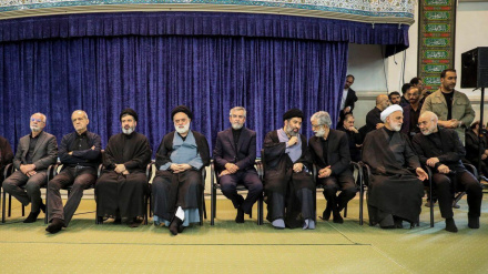 Rêûrisma rêzgirtina Rêberê Şehîd ê Şoreşê li Nimêjgeha Îmam Xumeynî (RE)