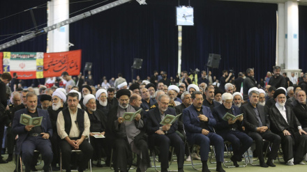 ڕێوڕەسمی ڕێزلێنان لە ڕێبەری موجاهیدی شەهید لە نوێژگەی تاران