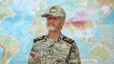 فەرماندەی گشتیی ئەرتەشی ئێران : نەتەوەی ئێران هەرگیز بەچۆکدا نایەت