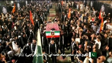 Meytê paqij ê Rêberê Micahid ê Şehîd bi awayê sembolîk li Keraçiyê hat birêkirin