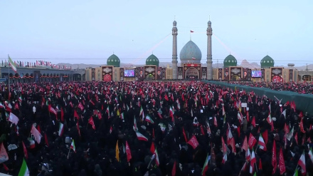  Qum, tevde di şîn û hemaseyê de; Oxirkirina bi şan û şeref a rêberê şehîd ê Şoreşê