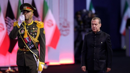 Iran će nadjačati SAD, poručio Medvedev nakon prisustva dženazi iranskom vođi šehidu