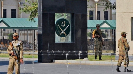 پاکستان آرمی ہیڈکواٹر پر فائرنگ، حملہ آور ہلاک کردیا گیا