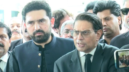 پی ٹی آئی کے بانی کی صحت پر سیاست نہیں کریں گے: عمران خان کی ہسپتال منتقلی کے بارے میں پی ٹی آئی رہنماؤں کا رد عمل