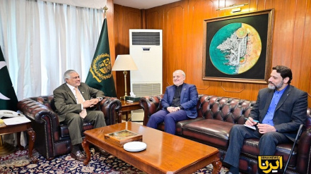 اسلام آباد میں ایرانی سفیر رضا امیری مقدم نے پاکستان کے وزیر خارجہ سے ملاقات کی ہے۔