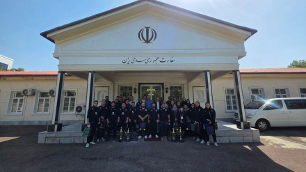 وەرزشکارانی بەرزکردنەوەی قورسایی ئێران میوانی باڵیۆزی ئێران لە ئوزبەکستان بوون