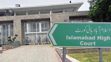 پاکستان: بانی پی ٹی آئی عمران خان کی نجی ہسپتال منتقلی کے احکامات پر عام قیدیوں کا بھی عدالت سے رجوع