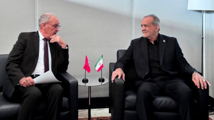 Iran će se oduprijeti pritisku i politici sile, poručio predsjednik Pezeškian švicarskom kolegi