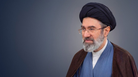 ڕێبەری مەزنی شۆڕش: پاسەوانی ڕیشەکانی شوناسی نیشتمانی و زمانی دایک و ئاڵای پیرۆز بن