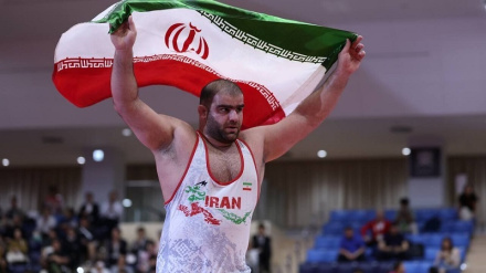 ناگۆیا ٢٠٢٦؛ نوێنەری زۆرانی رۆمانیی ئێران میدالیای زێڕی بەدەست هێنا