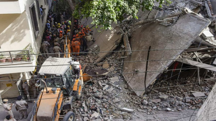 ہندوستان: دہلی میں ایک ہاسٹل کی عمارت گرنے سے متعدد طلبہ کے ملبے میں دب جانے کا خدشہ، اب تک ایک شخص ہلاک