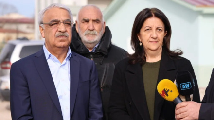 Heyeta Îmraliyê ya DEM Partiyê bi Cîgirê Serokkomarê Tirkiyê ra derbarê çalakiyên komîteyên pêvajoya aşitiyê hevdîtin pêk anî