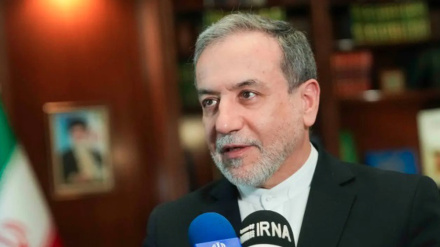 „Tražite na pogrešnom mjestu“: Arakći ismijao pokušaje Britanije da Iran poveže s incidentom u RAF Fairfordu